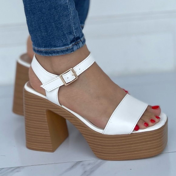 White heeled sandals - Picture 5 of 6